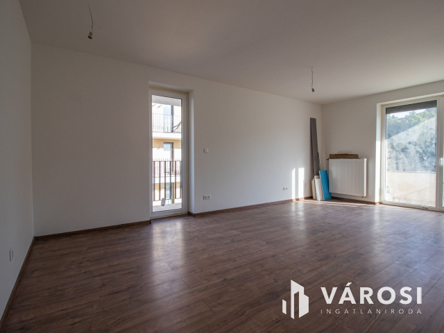 Kulcsrakész lakás Péterhegyen L-F-1