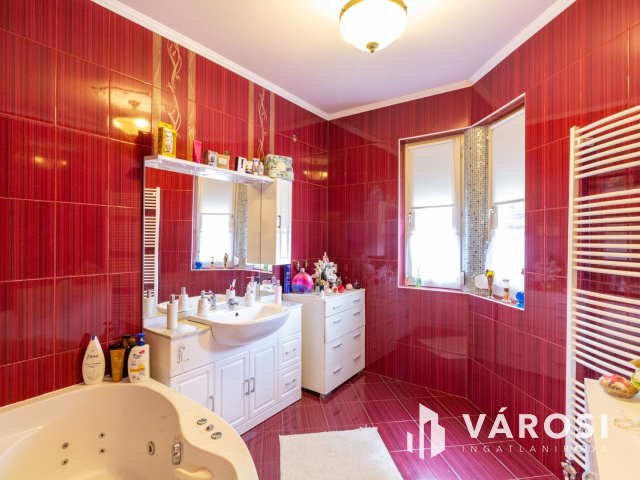 Mindszent központjától 5 perc sétára.