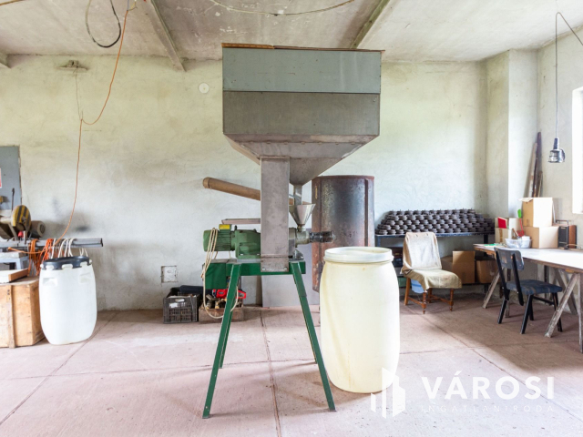 Derekegyházi ipari terület, vállalkozás eladó.