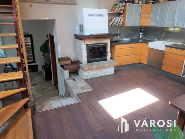 Normafa árnyékában hatalmas telekkel!