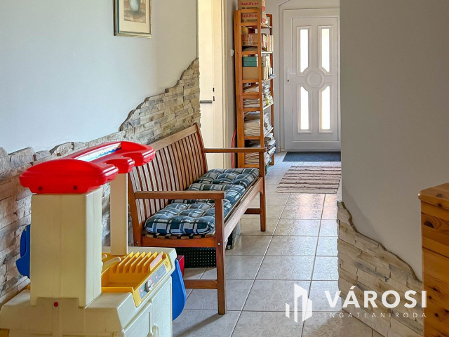 Egyedi stílusú 4 szobás családi ház