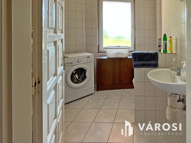 Egyedi stílusú 4 szobás családi ház