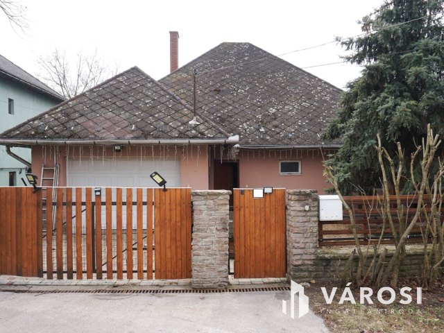 Remek családi ház Üröm legszebb részén!