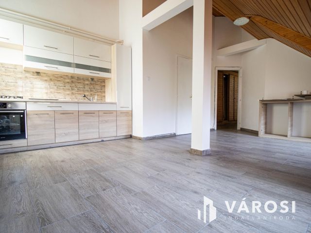 Belső udvaron lévő Iroda eladó Győr belvárosban