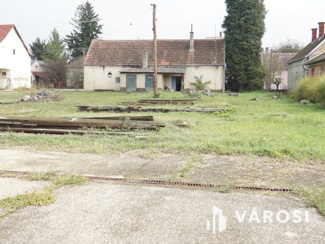 Jó adottságú eladó telephely Gyékényesen!