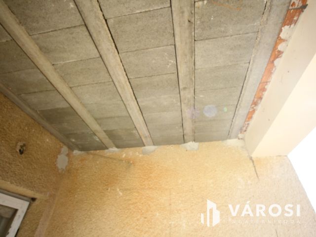 Orosházán, belvárosi kétszintes családiház