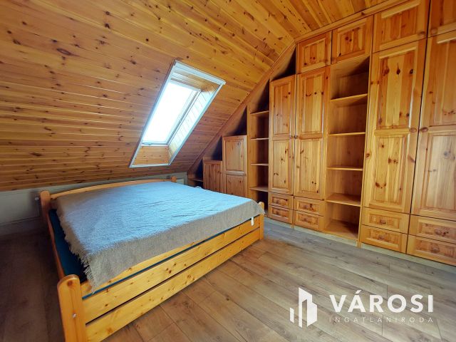 Felújított 4szobás családi ház,mellette kiadható ingatlannal