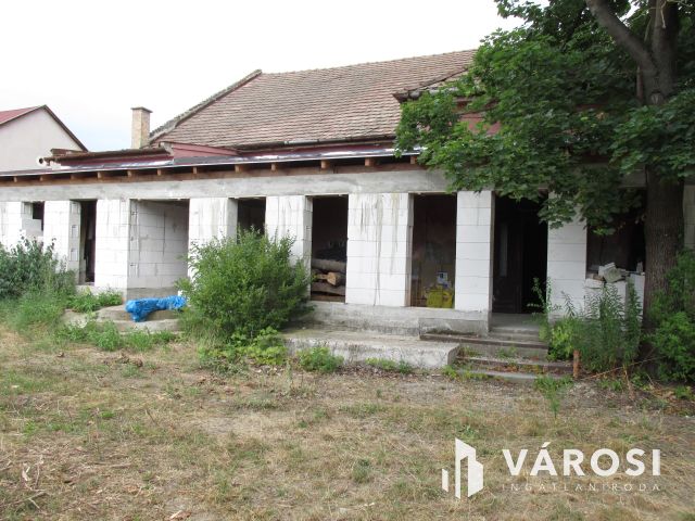 Nagypolgári ház társasházi lakásokká alakítva