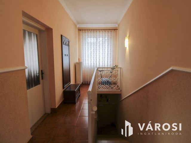 Kényelmes és praktikus: két szintes családi ház eladó