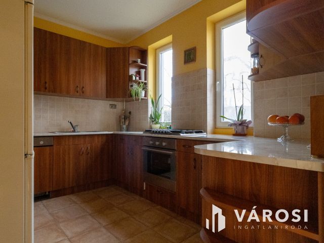 Impozáns családi otthon igényes környezetben