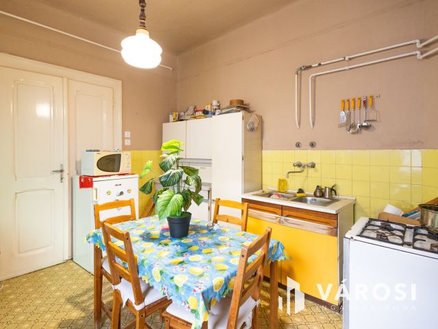 Eladó üzlethelyiség Gyulán a posta mellett