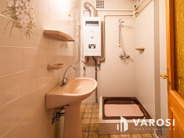 Jó elrendezésű belvárosi sorház kedvező áron