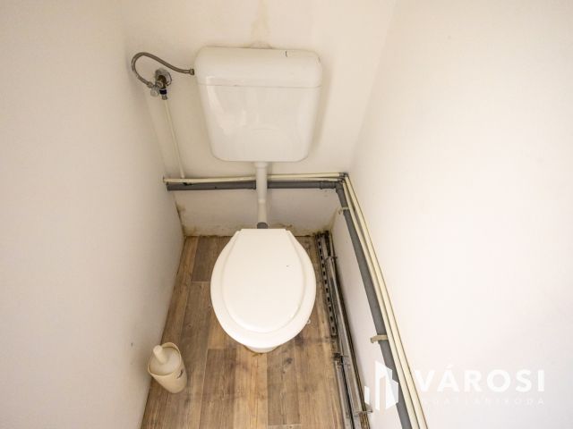 Eladó üzlethelyiség a belvárosban