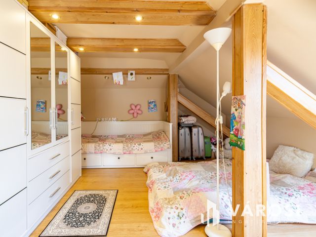 Pilisszentkereszten, három lakásos, családi ház eladó