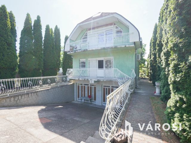 Saját szállodát vagy méretes családi ház érdekelné Siófokon?