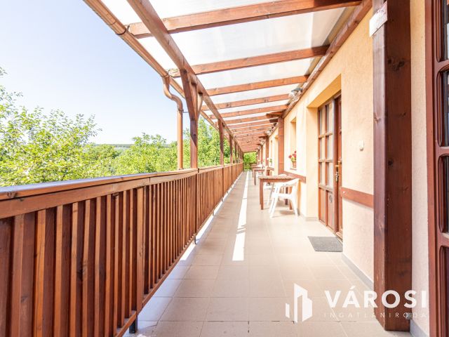 Eladó panzió saját parkolóval, nagy kerttel Bogácson!