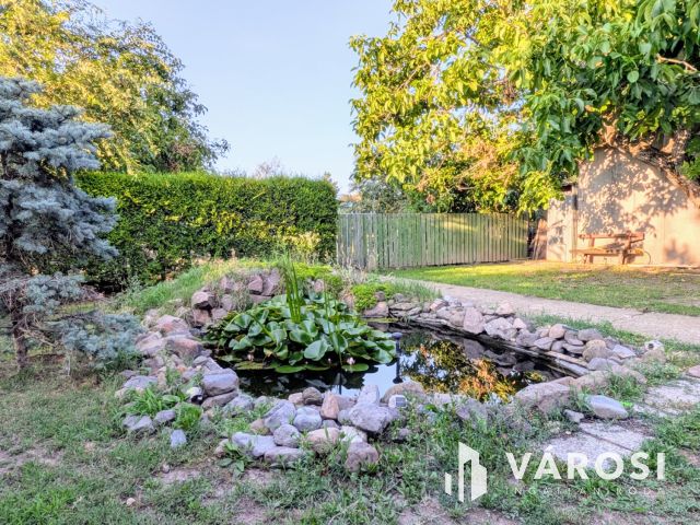 Több generációs ház a városközpontban!