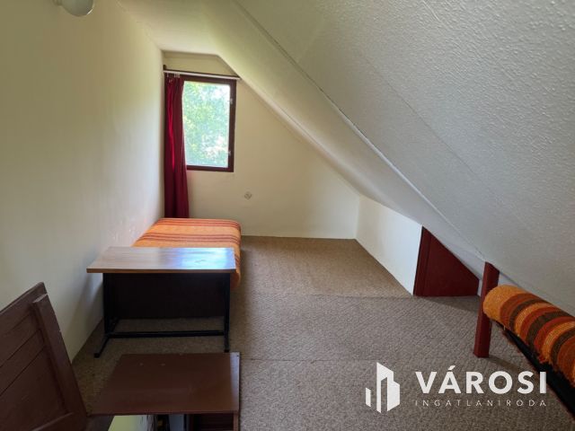 Kis nyaraló kis kerttel a tökéletes pihenésért