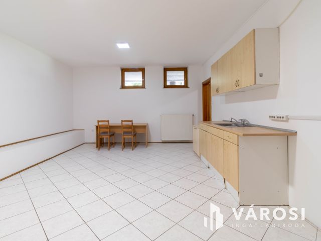 4 szintes, 330 m²-es, önálló irodaház a Tisztviselőtelepen