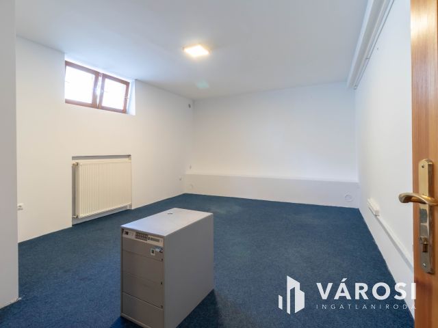 4 szintes, 330 m²-es, önálló irodaház a Tisztviselőtelepen