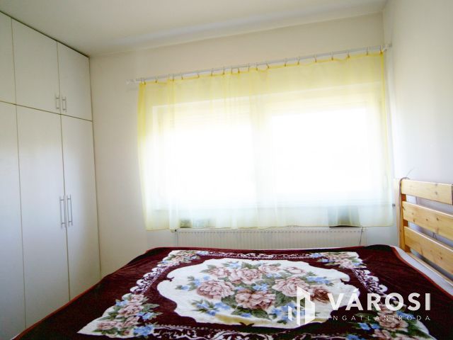 Nagy telkes, szuterénes családi ház eladó