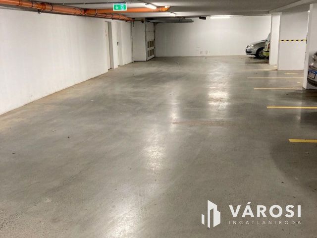Győr Gyárvárosban teremgarázs eladó!