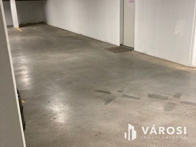 Győr Gyárvárosban teremgarázs eladó!