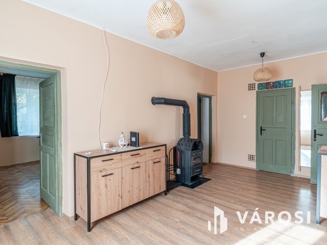 A lengyelek jóbarátok - eladó családi ház -