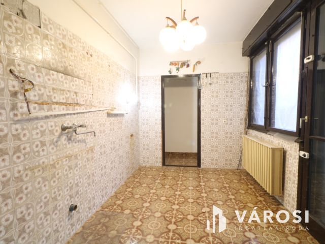 Irodának is alkalmas családi ház felsővároson!