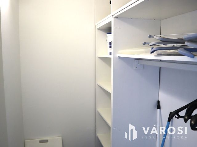 Panorámás felújított lakás az Aranyparton