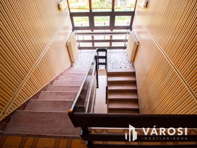 Kétszintes, 600 nm-es irodaház Orosháza központjában