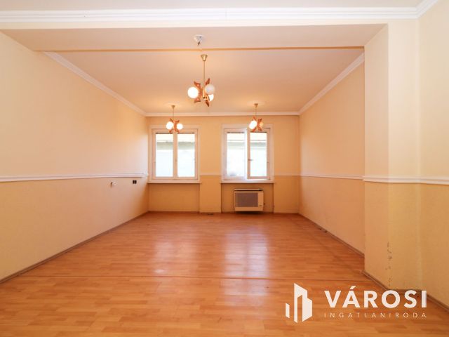 Eladó egy sokoldalúan hasznosítható ingatlan Orosházán!