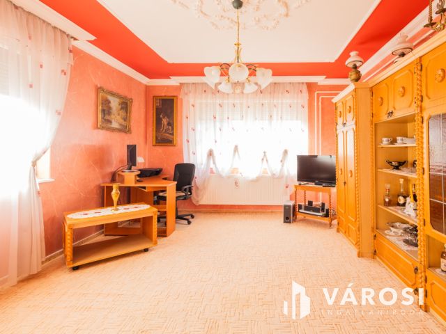 Tökéletes szerkezetű ház, tágas terekkel a Fürdőövezetben