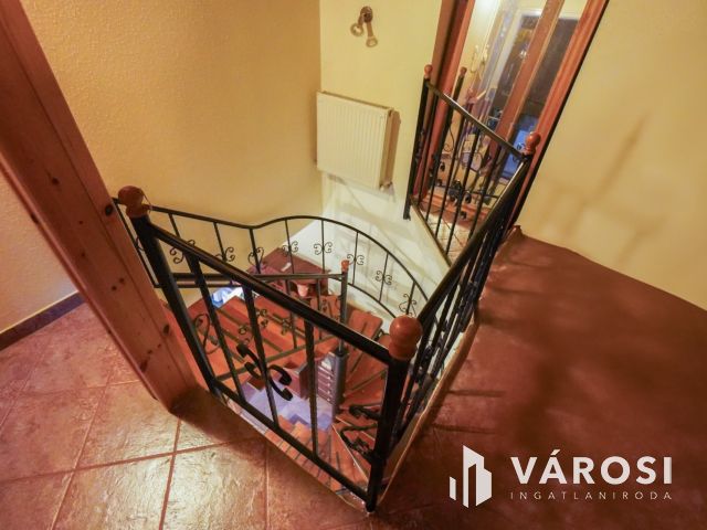 Újszerű családi ház Érden!