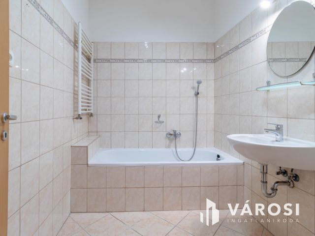 Teraszos, kiskertes 37 m2-es álomlakás eladó Pesterzsébeten