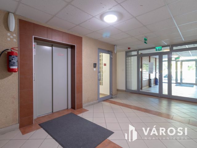 Teraszos, kiskertes 37 m2-es álomlakás eladó Pesterzsébeten