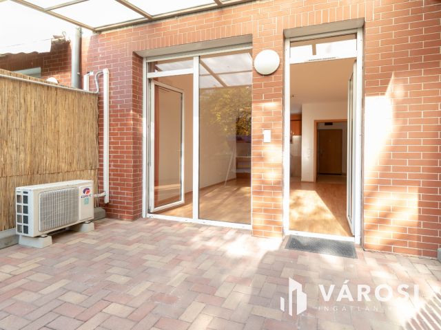 Teraszos, kiskertes 37 m2-es álomlakás eladó Pesterzsébeten