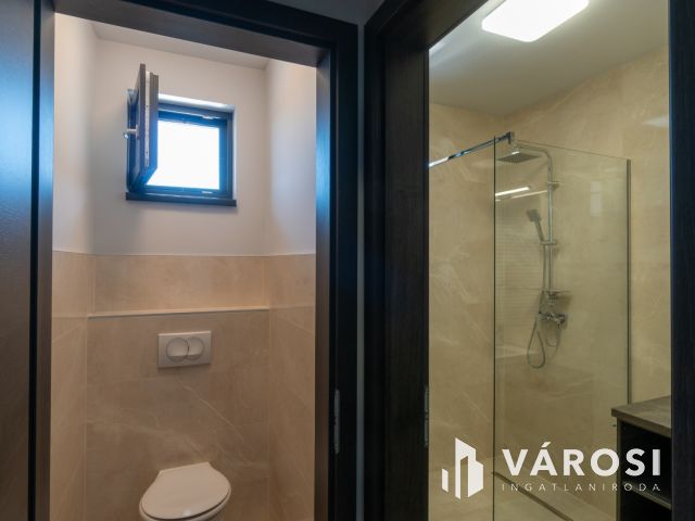 2 lakásos kiváló ikerfél Siófok-Sóstón eladó