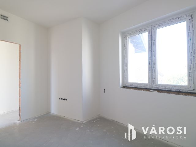 Emeltszintű szerkezetkész ikerház,  Új-petőfi telepen eladó!