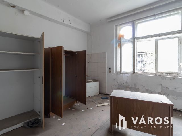 3018 m2-es raktár eladó a XXI. ker-ben, Csepel ipari részén