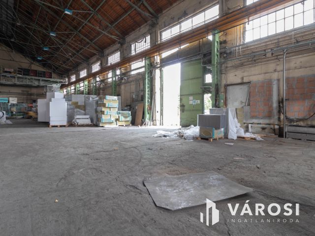 3018 m2-es raktár eladó a XXI. ker-ben, Csepel ipari részén