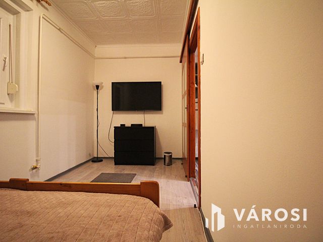 Igényesen felújított lakás a városközpont felett