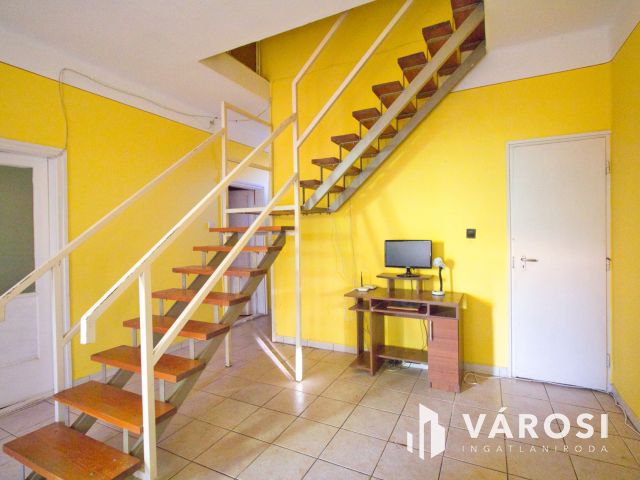 Gádoroson a falusi csend.