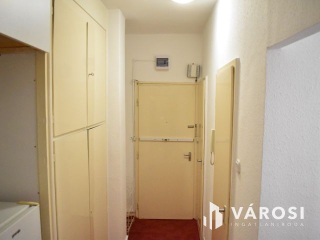 2 szobás, erkélyes lakás a Budapest krt-on!