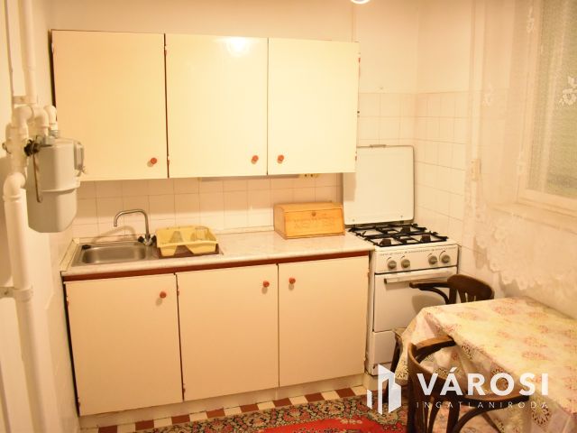 2 szobás, erkélyes lakás a Budapest krt-on!