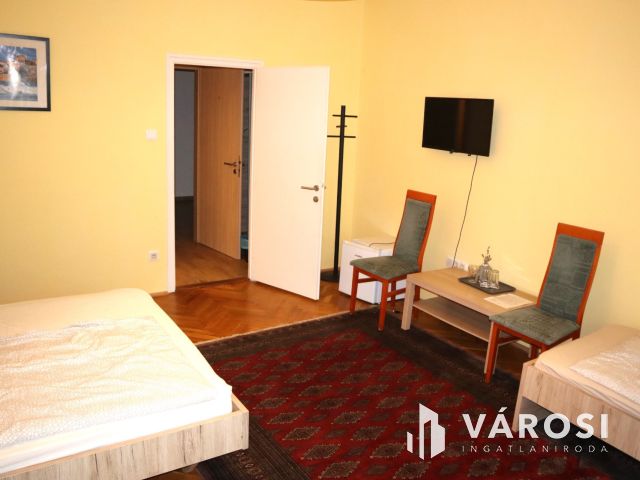 10 lakóegységes üdülőház Siófok Ezüstpartján eladó