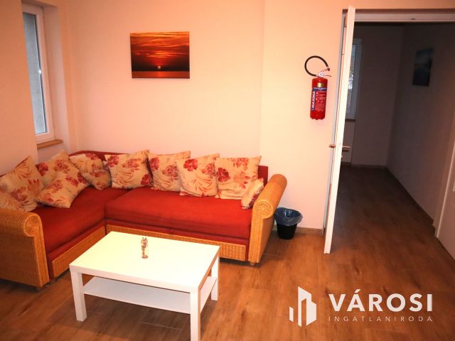 10 lakóegységes üdülőház Siófok Ezüstpartján eladó