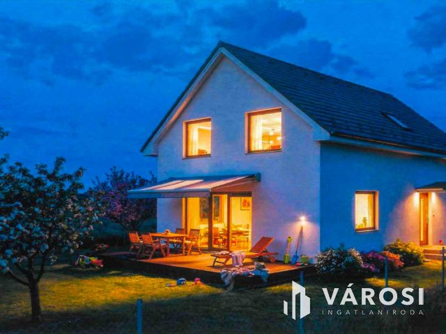 Nappali plusz 4 vagy 5 szobás családi ház Subasán 01