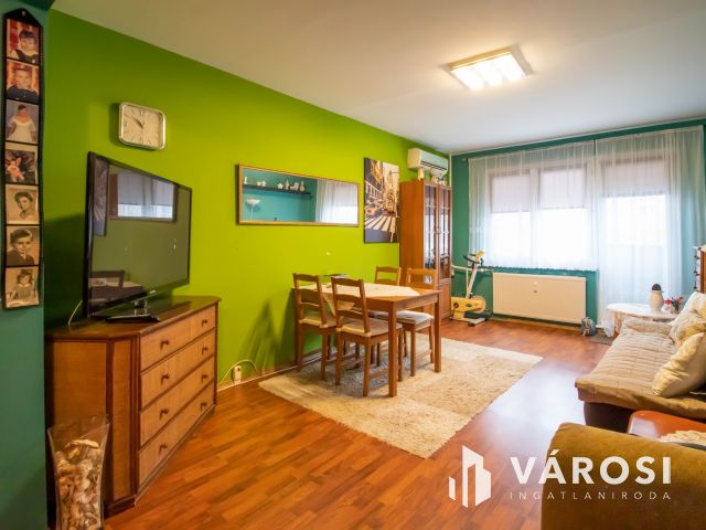 Felújított földszinti lakás közel a belvároshoz