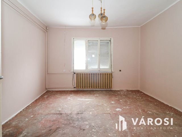 Felújítandó kádár kocka Gyomaendrődön